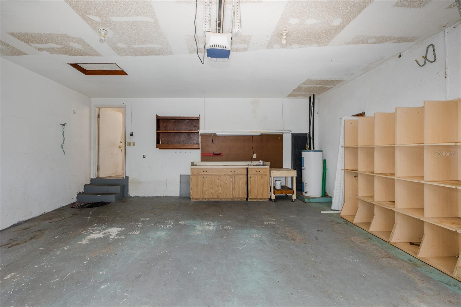 GOLDEN ACRES - Residential