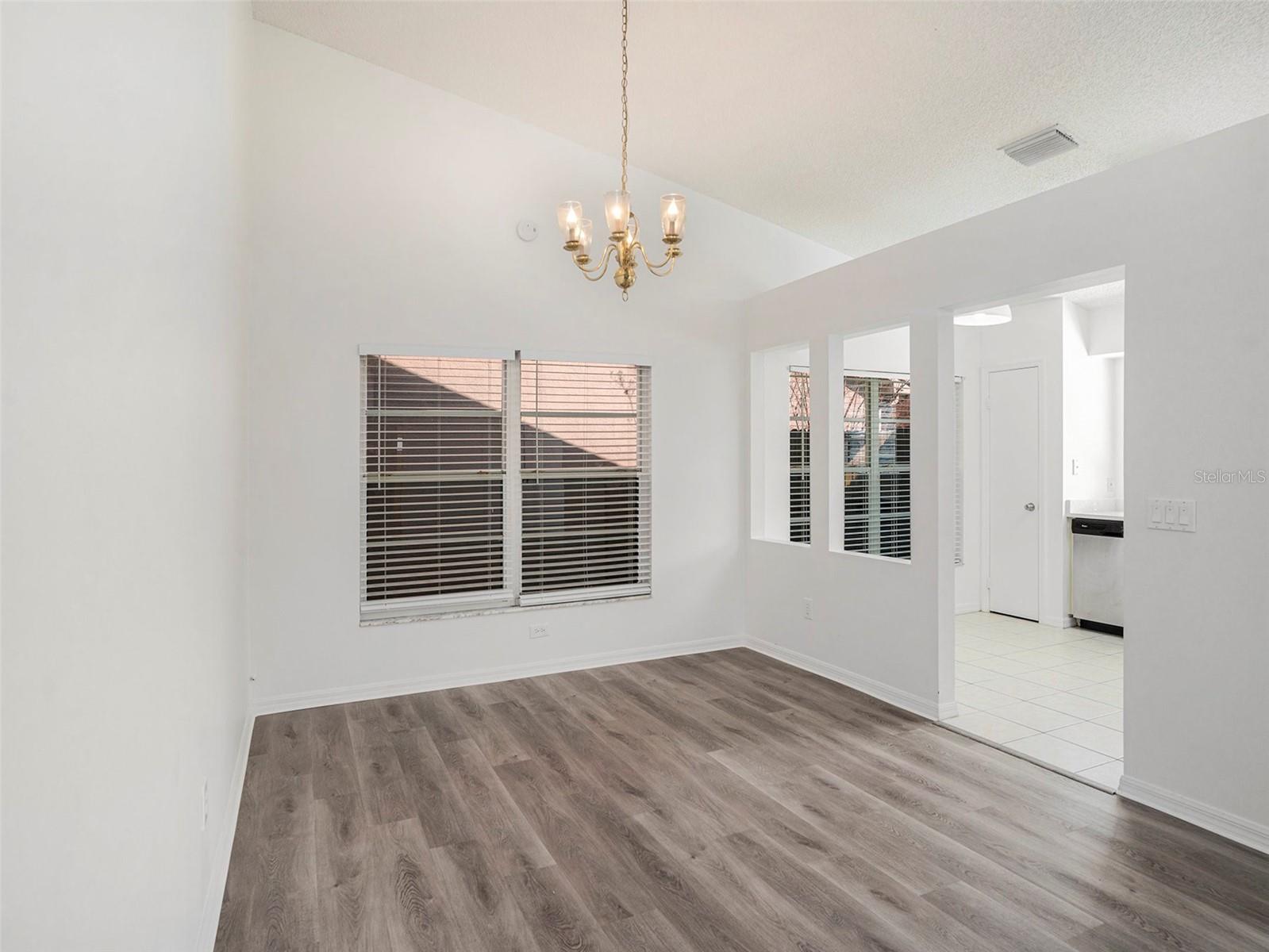 1009 HARDWOOD DRIVE