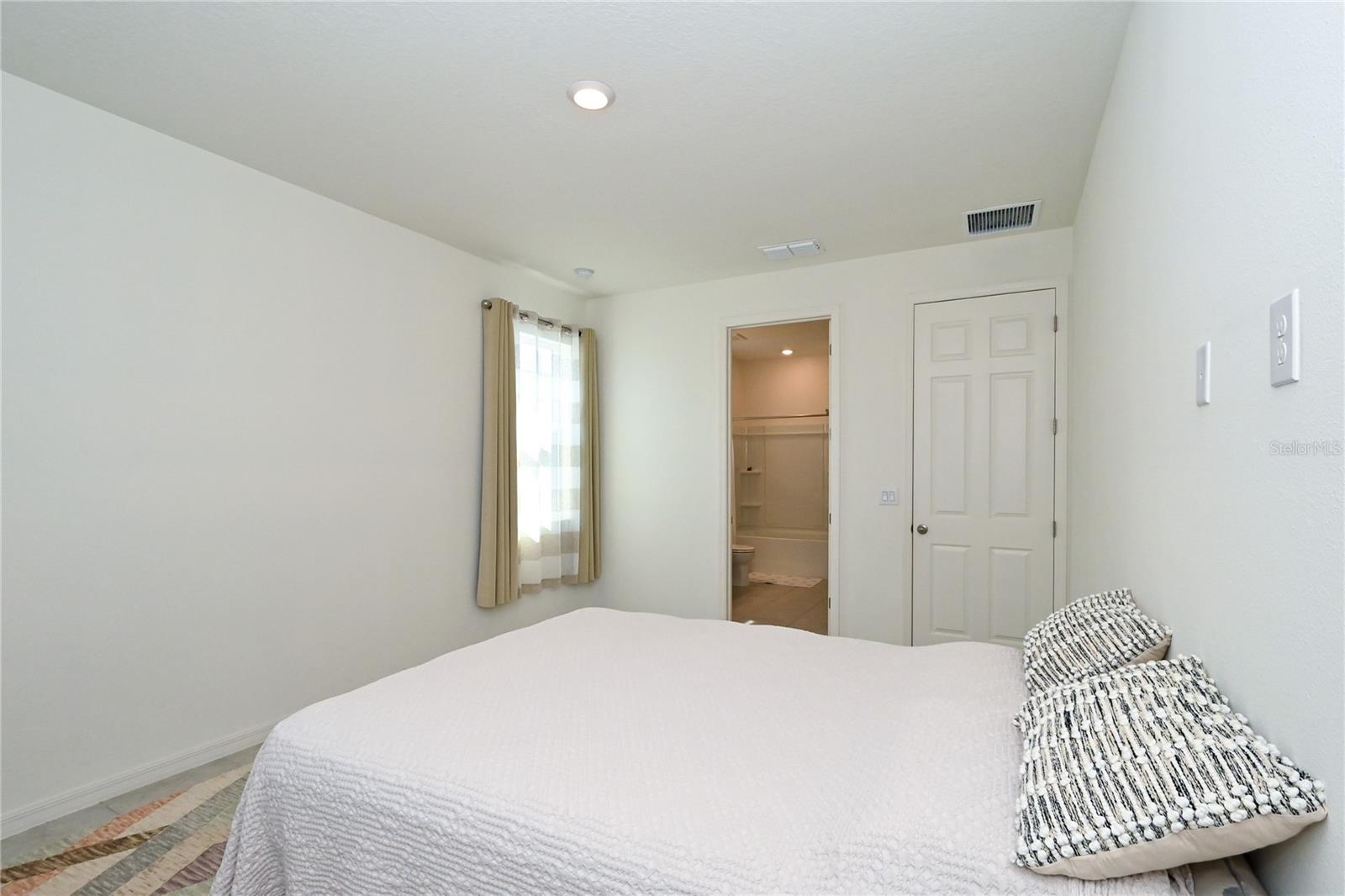 GRADY POINTE - Residential