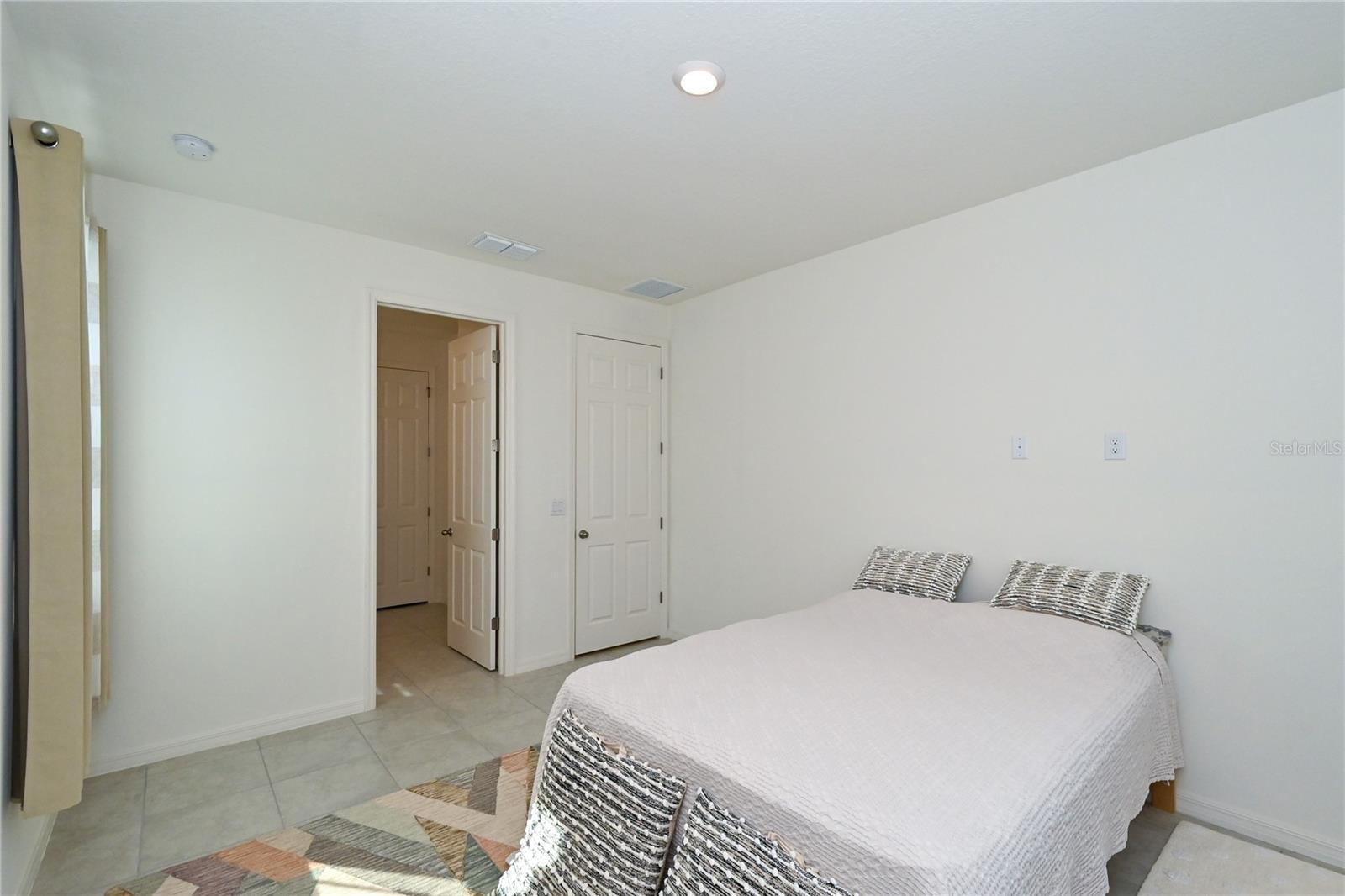 GRADY POINTE - Residential