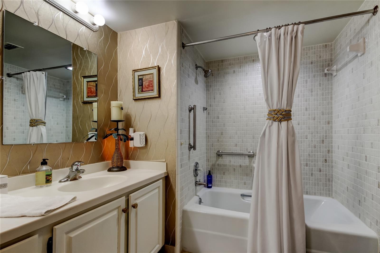 BAYWAY ISLES POINT BRITTANY FOUR - Residential