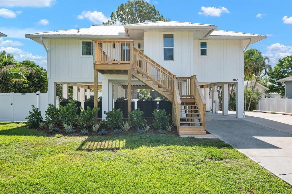 Photo of 812 Garland Avenue, Nokomis, FL 34275 (MLS # N6139612)
