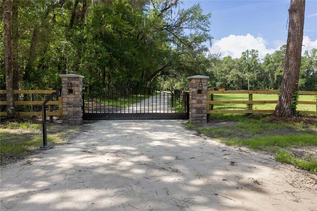 Photo of 14810 NW 185 Street, Williston, FL 32696 (MLS # OM726746)