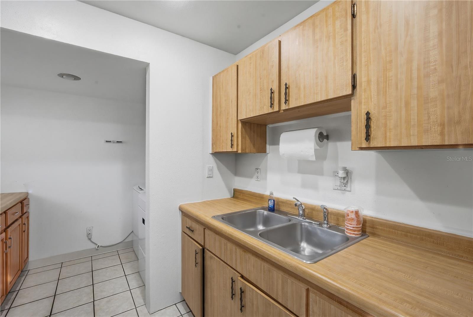 HILL CREST VILLAS - Residential Lease