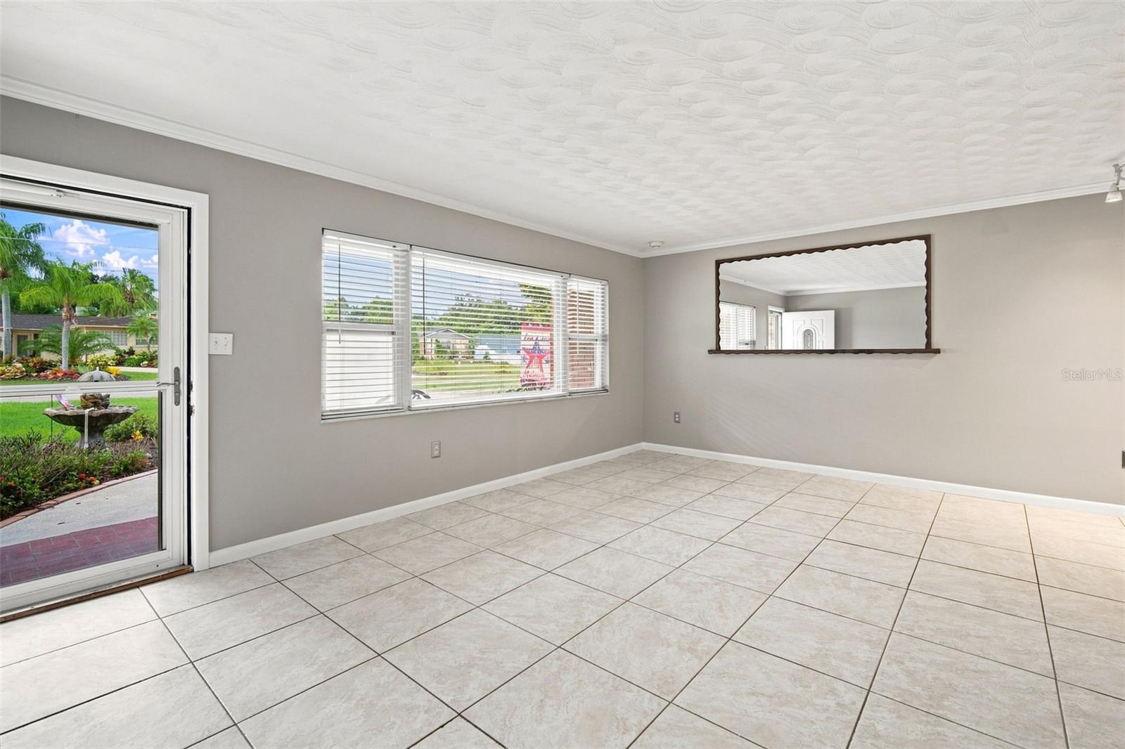 526 S LARRY CIRCLE
