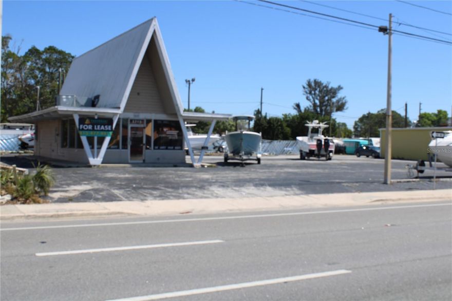 PERFECT FOR AUTO OR BOAT DEALER. USED TO BOAT DEALER. ON A SUPER BUSY SEMINOLE BLVD. 3 MINUTES TO THE BOAT RAM. A MUST SEE TO BELIVE IT.