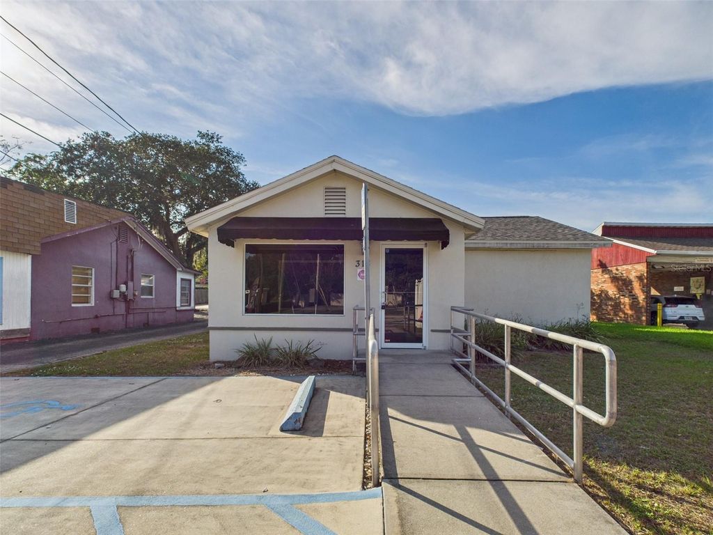 Photo of 318 S 1st Street, Lake Wales, FL 33853 (MLS # P4936526)