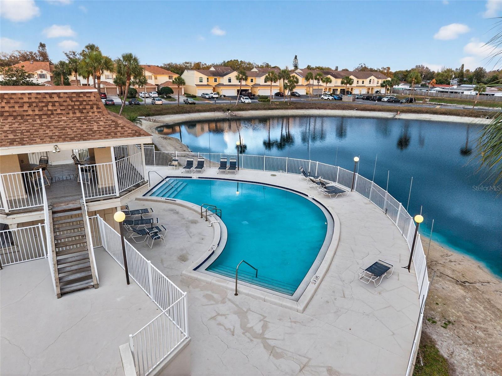 WILLOW LAKE - Residential