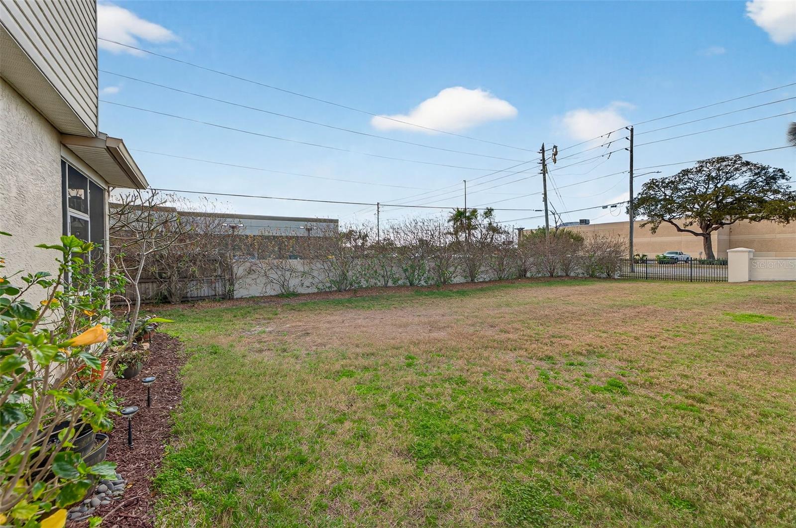 WILLOW LAKE - Residential