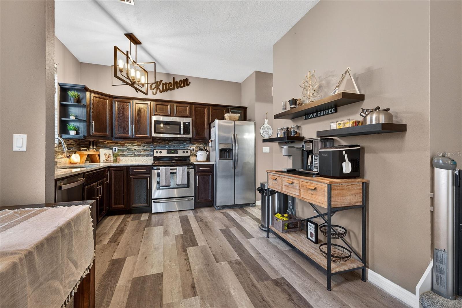 WILLOW LAKE - Residential