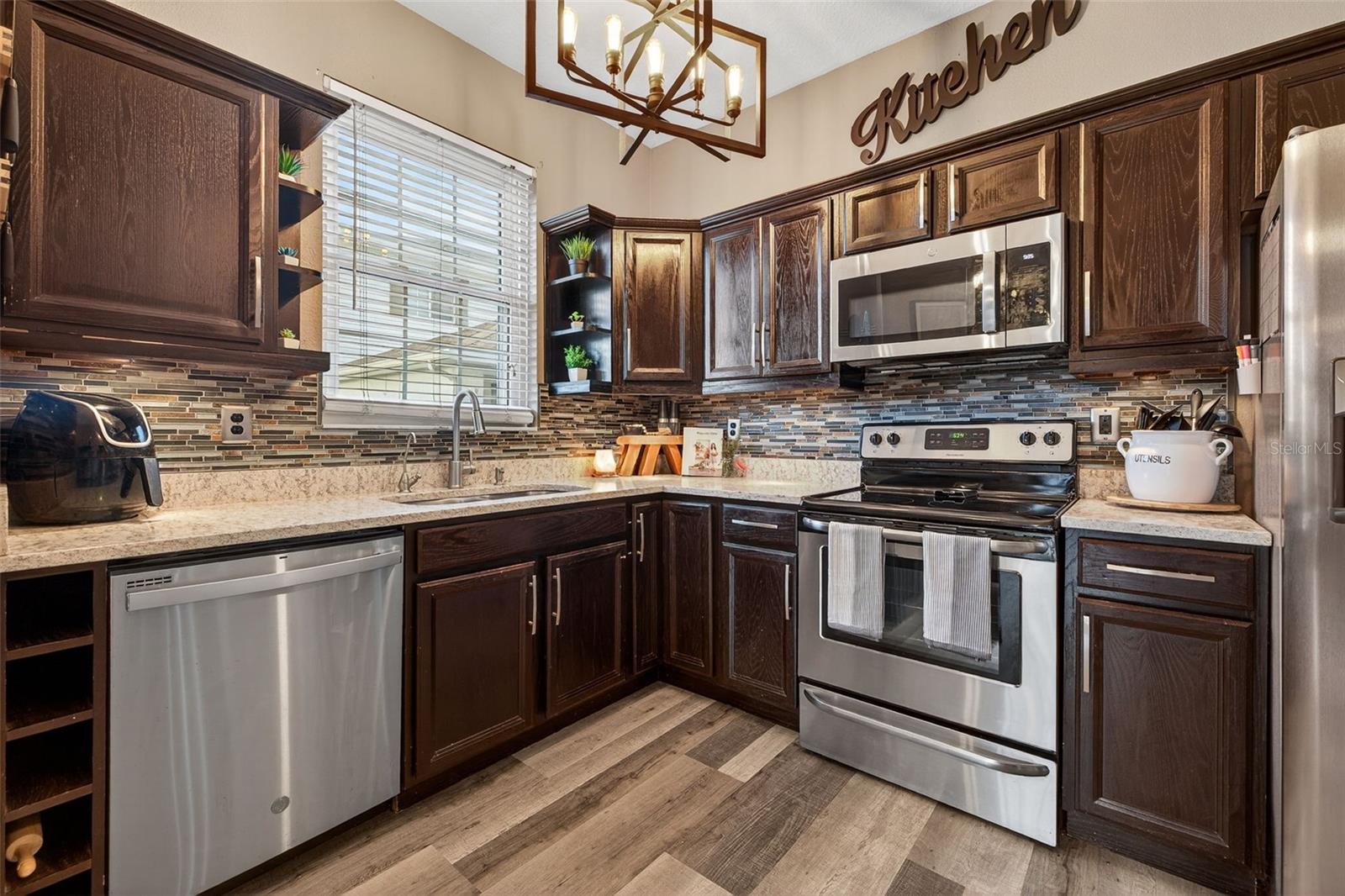 WILLOW LAKE - Residential