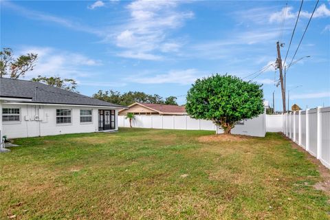 A home in LAKELAND