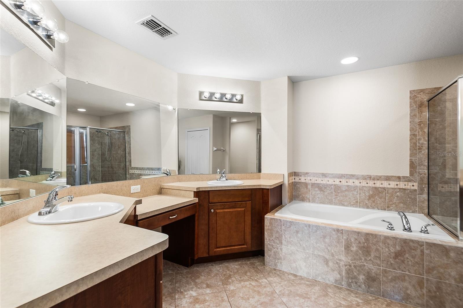 LAKERIDGE ESTATES - Residential