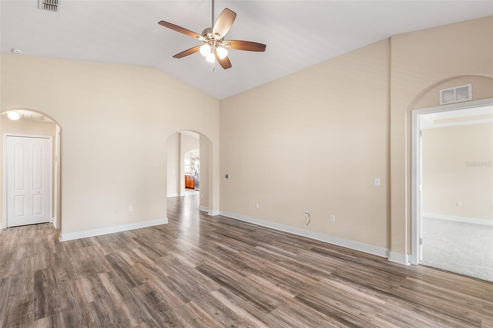 LAKERIDGE ESTATES - Residential