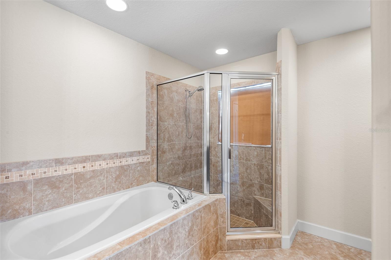 LAKERIDGE ESTATES - Residential