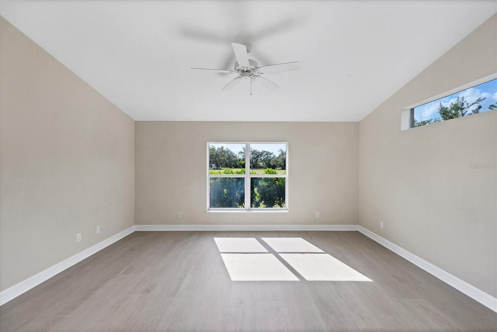 VALENCIA LAKES - Residential