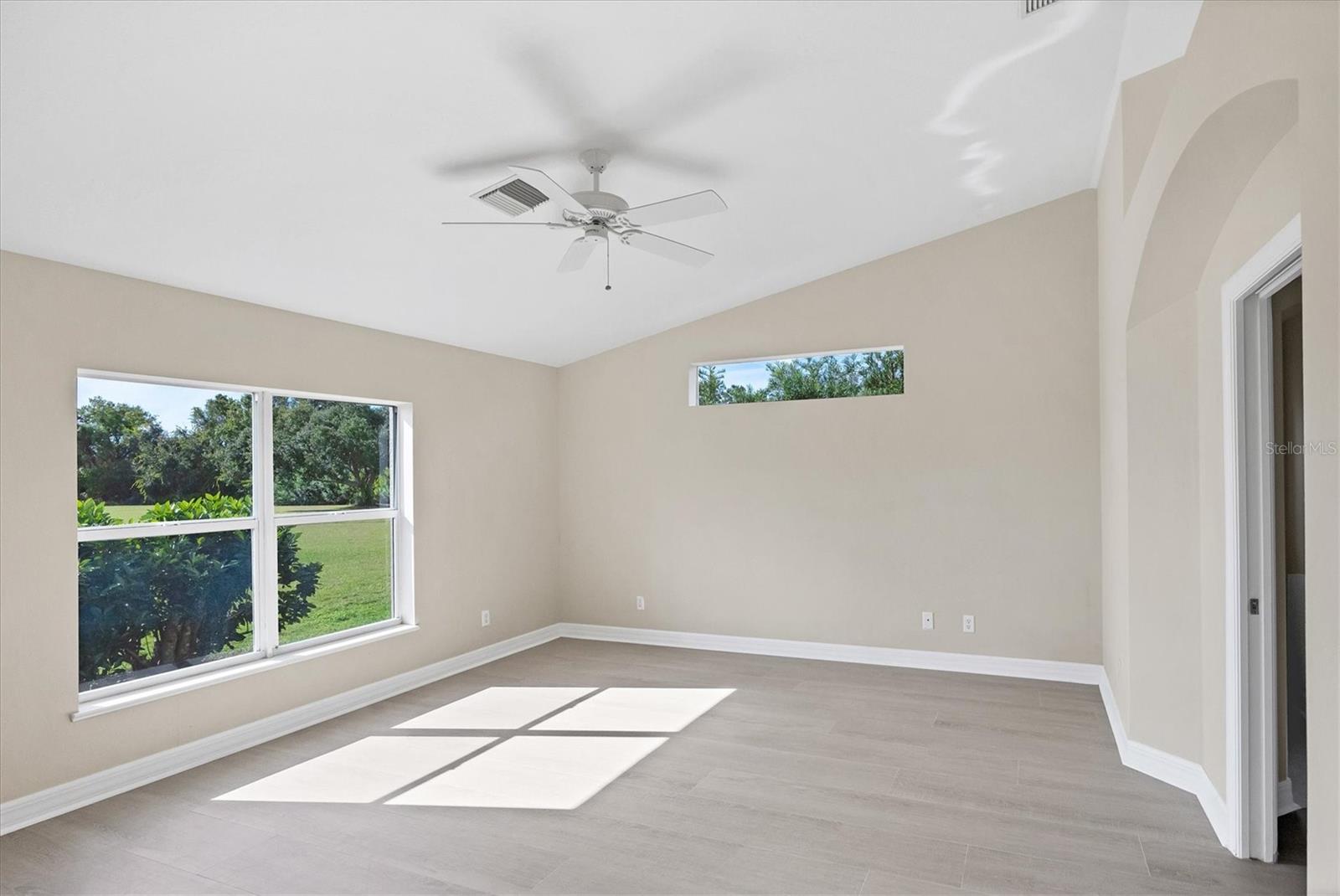 VALENCIA LAKES - Residential