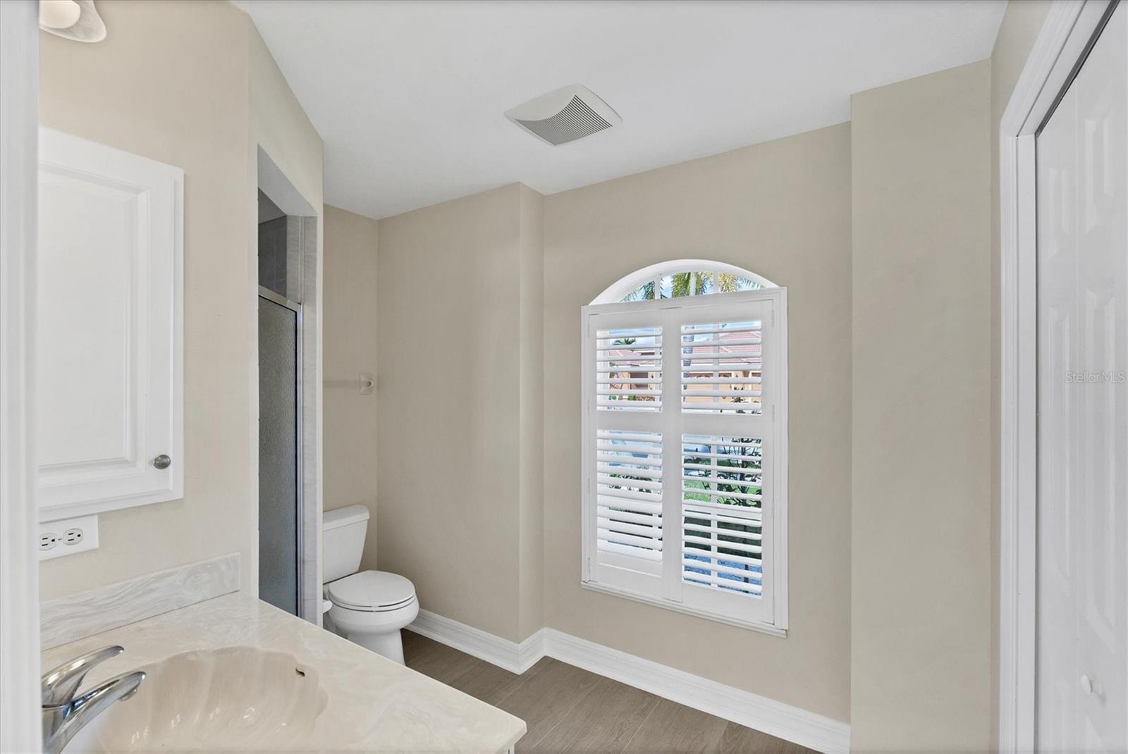 VALENCIA LAKES - Residential