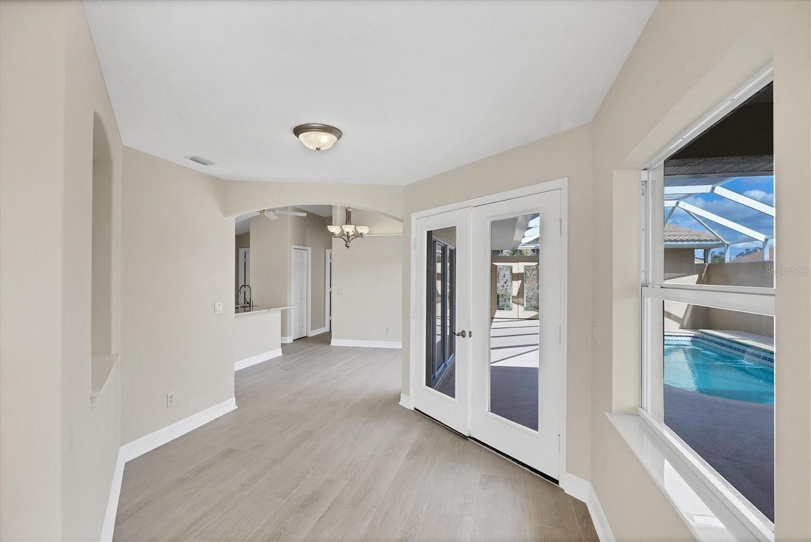 VALENCIA LAKES - Residential