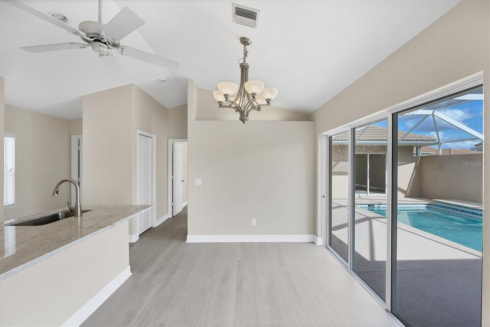 VALENCIA LAKES - Residential