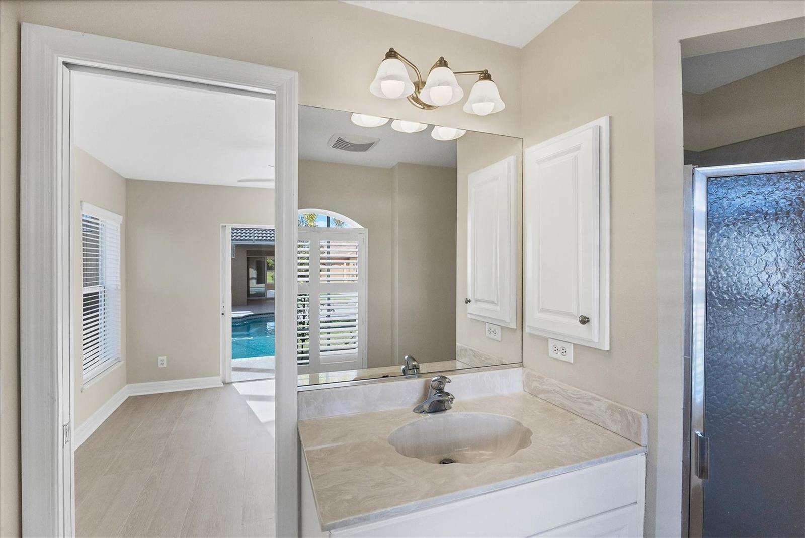 VALENCIA LAKES - Residential