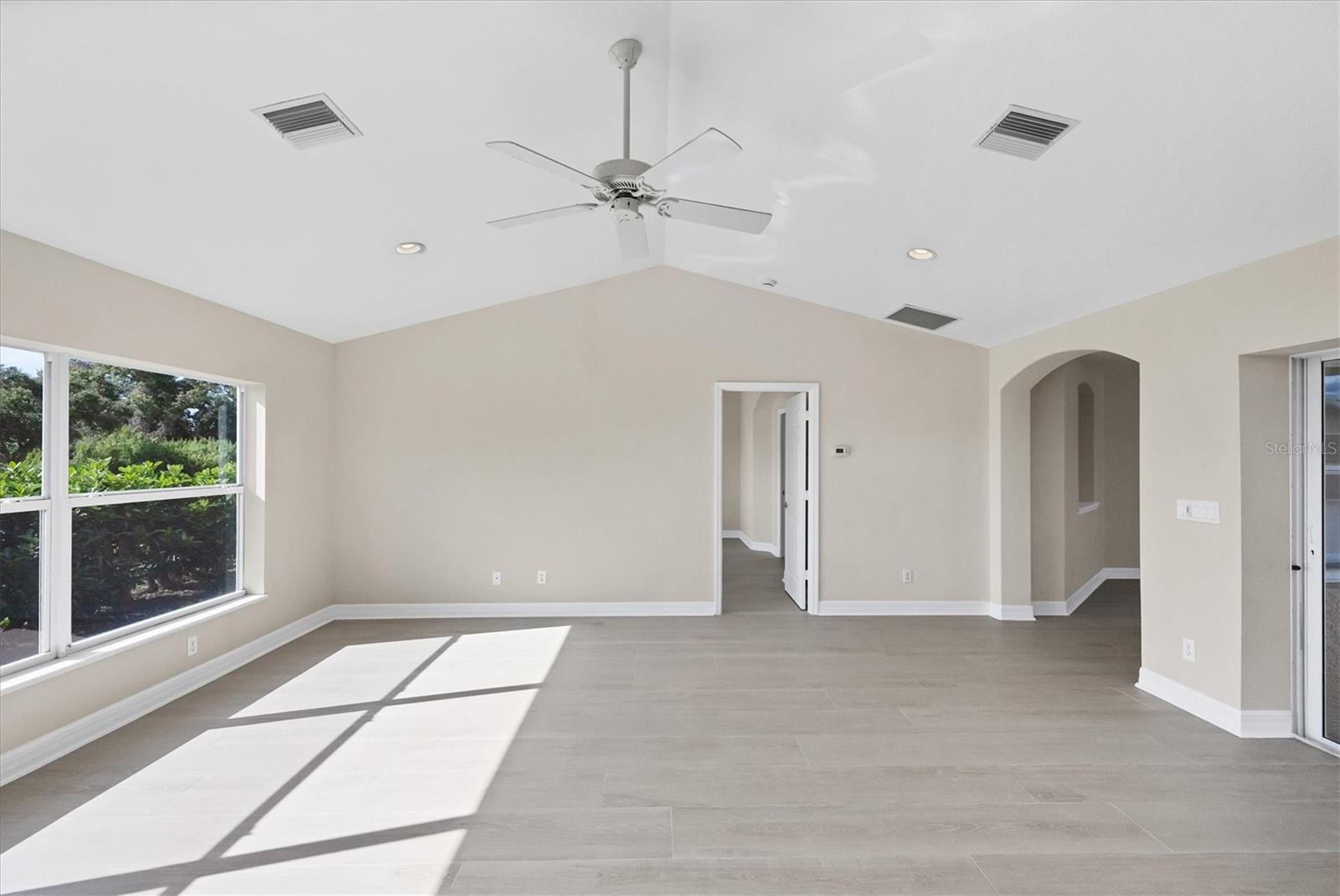 VALENCIA LAKES - Residential