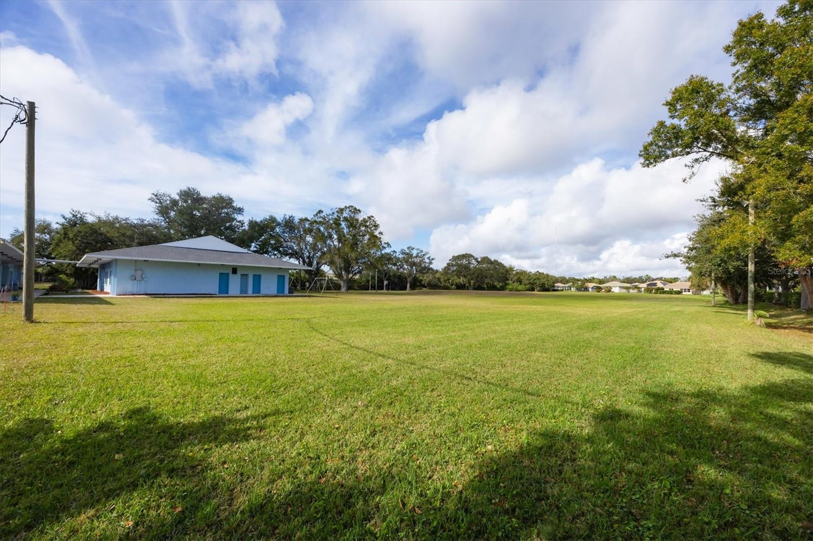 VALENCIA LAKES - Residential