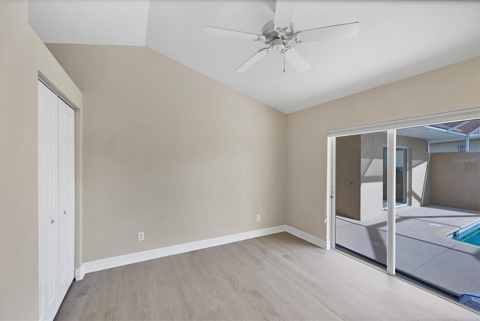 VALENCIA LAKES - Residential