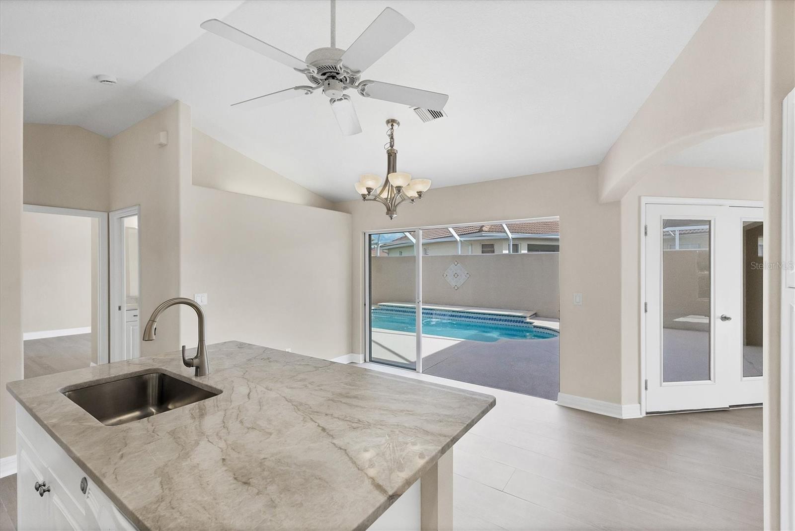 VALENCIA LAKES - Residential