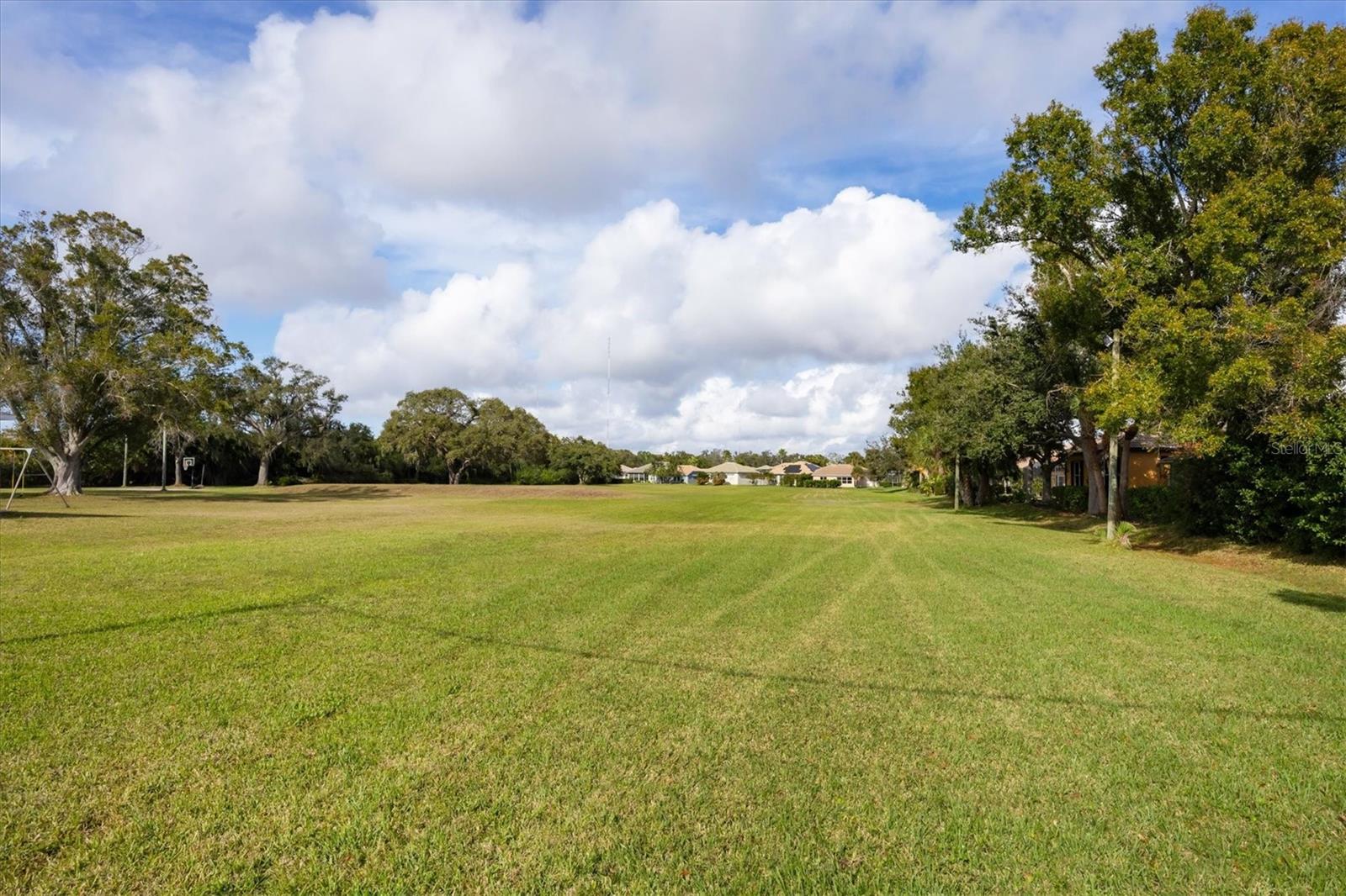 VALENCIA LAKES - Residential