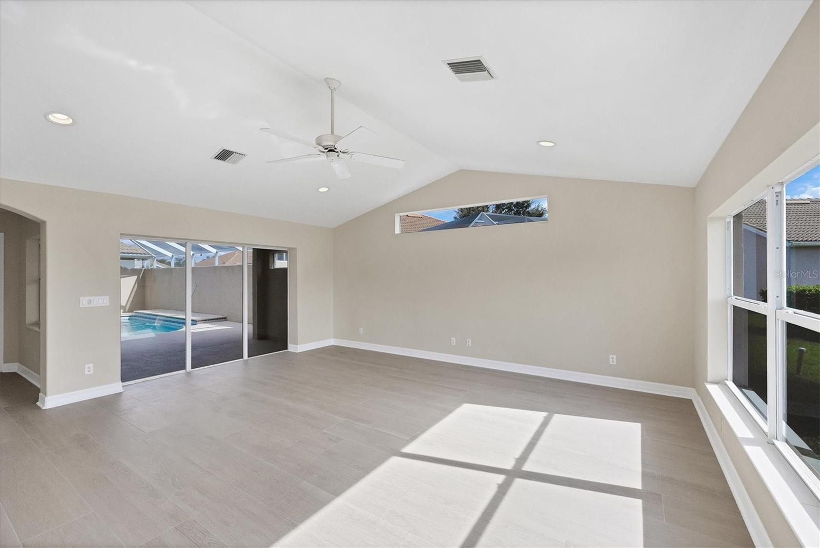 VALENCIA LAKES - Residential