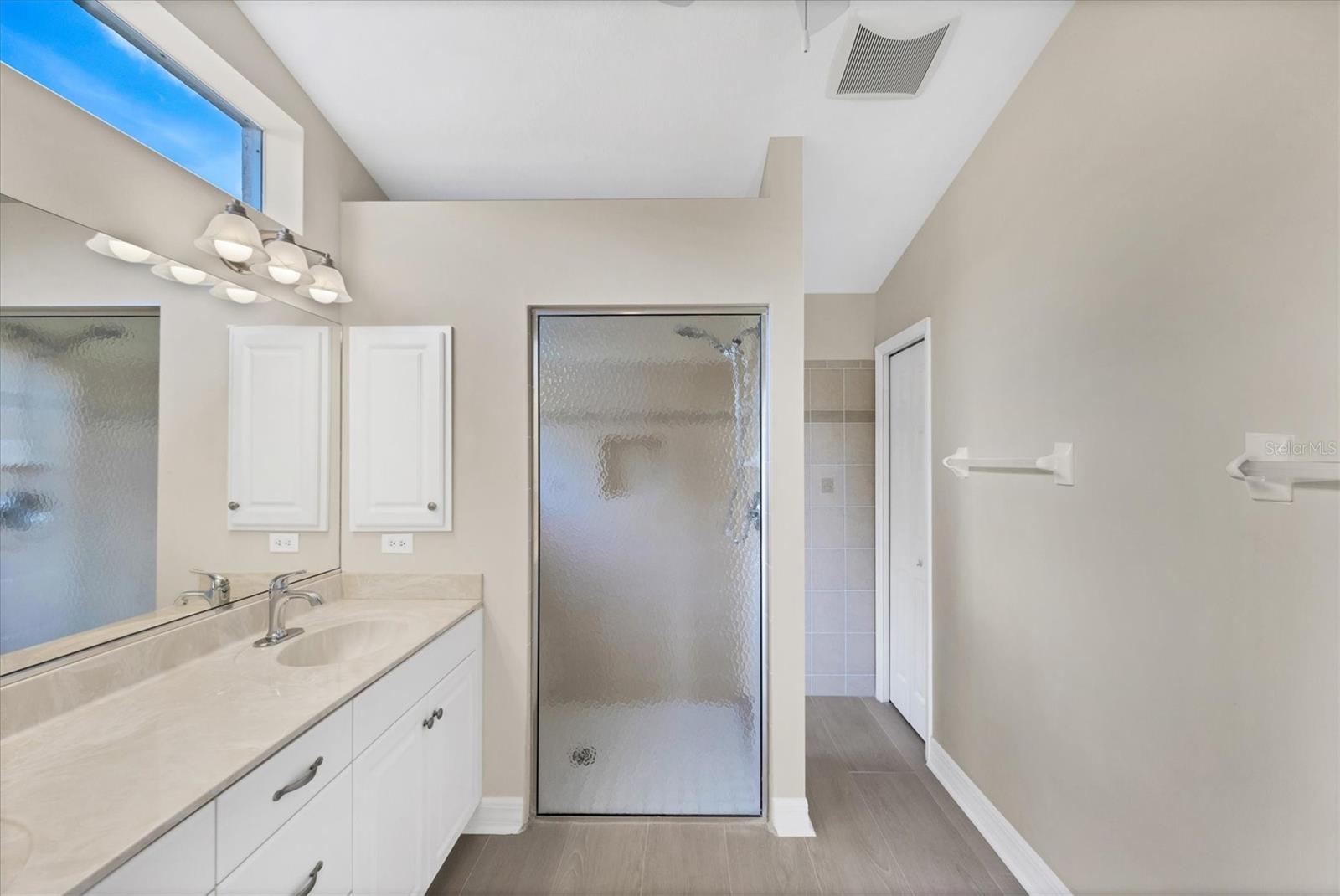 VALENCIA LAKES - Residential