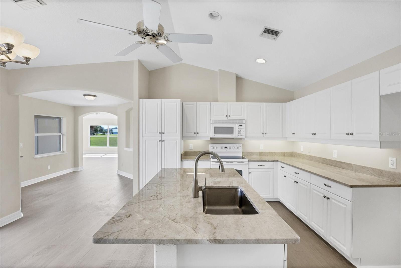 VALENCIA LAKES - Residential