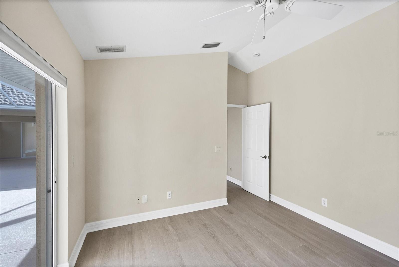 VALENCIA LAKES - Residential