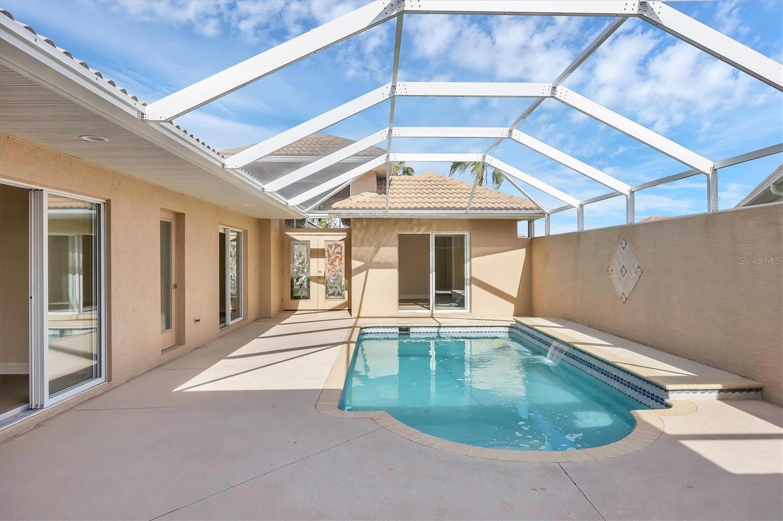 VALENCIA LAKES - Residential