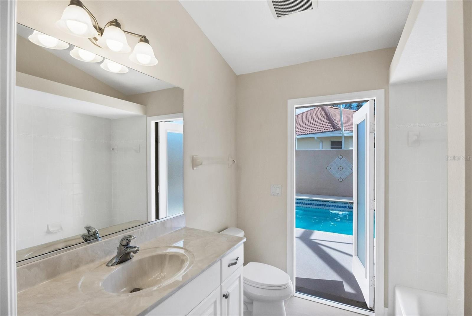 VALENCIA LAKES - Residential