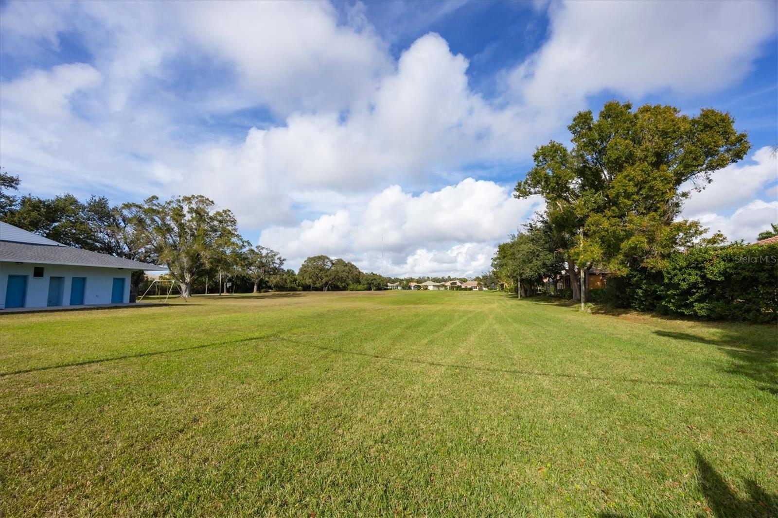 VALENCIA LAKES - Residential