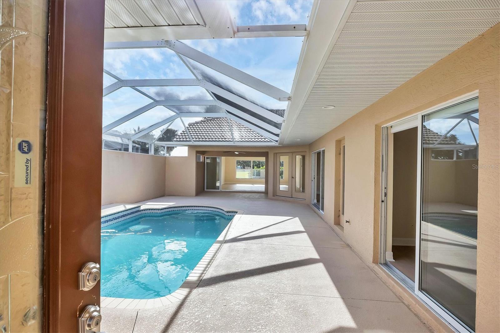 VALENCIA LAKES - Residential