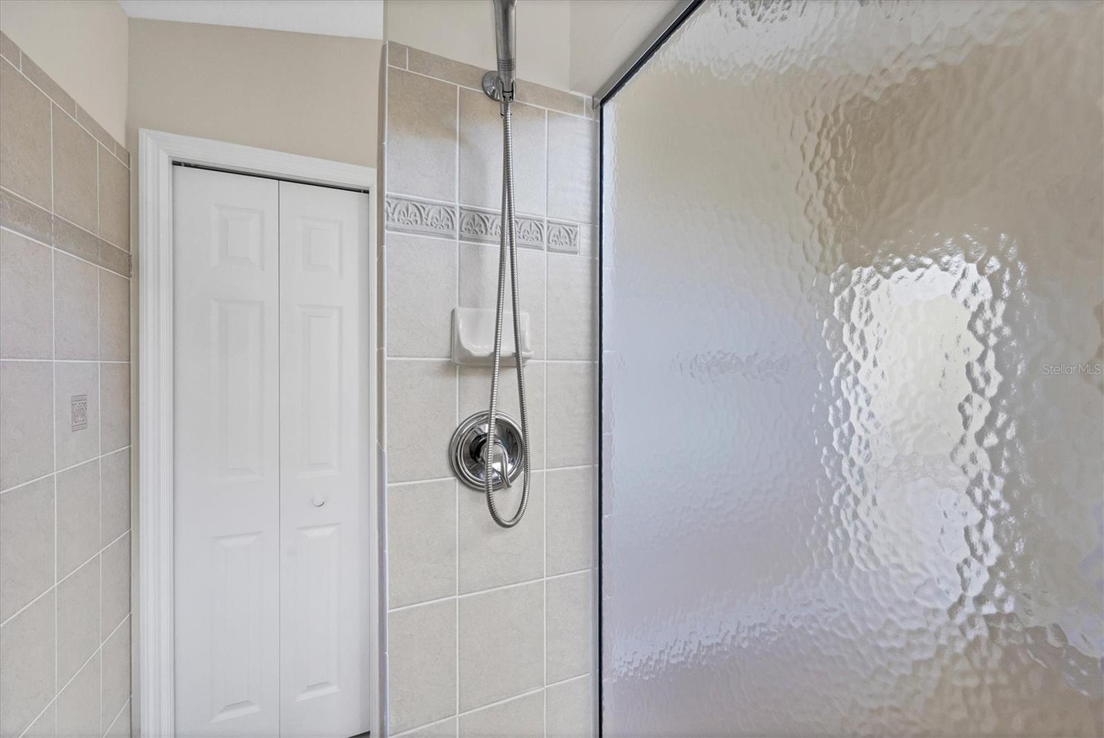 VALENCIA LAKES - Residential