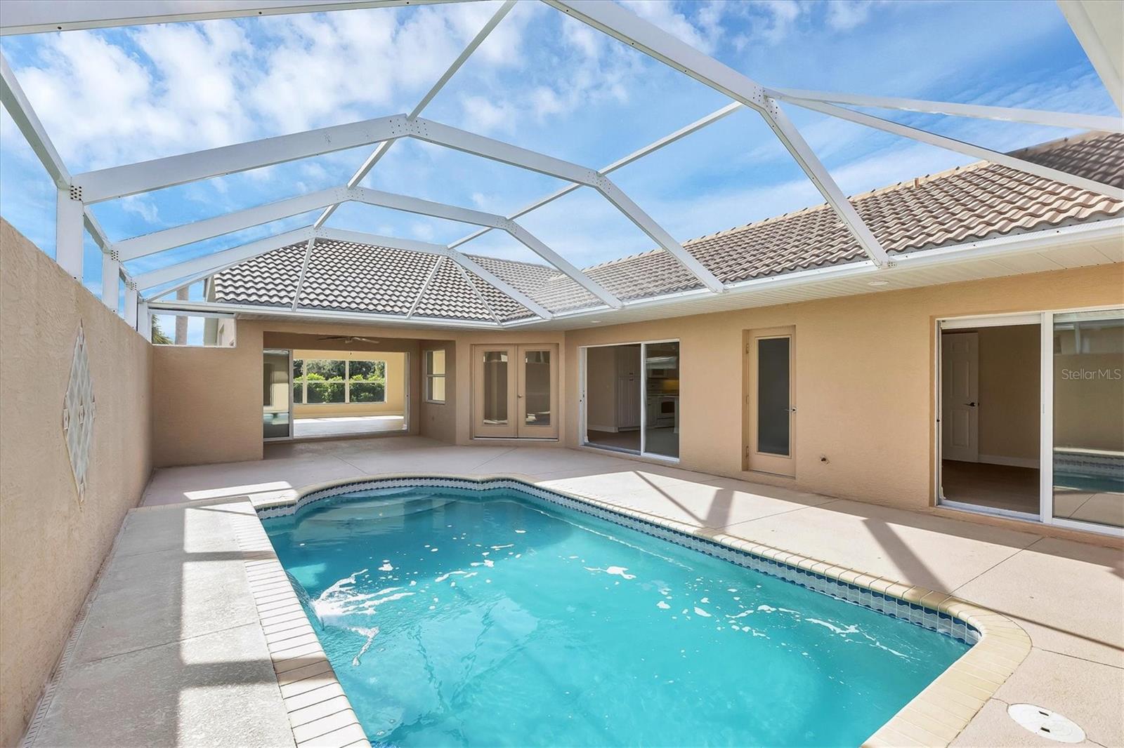 VALENCIA LAKES - Residential