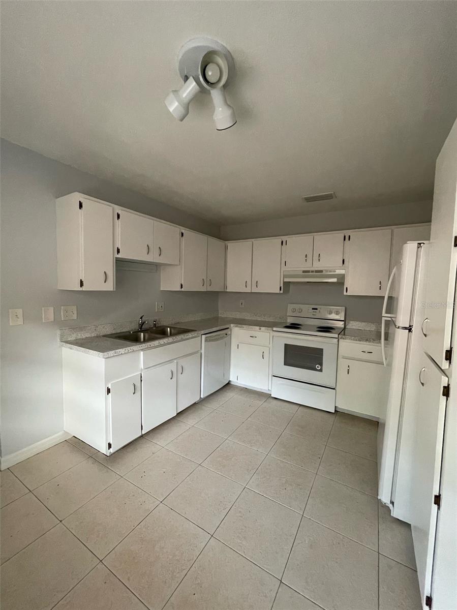 SUNNY VIEW SUB - Residential Lease