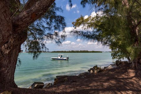 A home in PORT CHARLOTTE