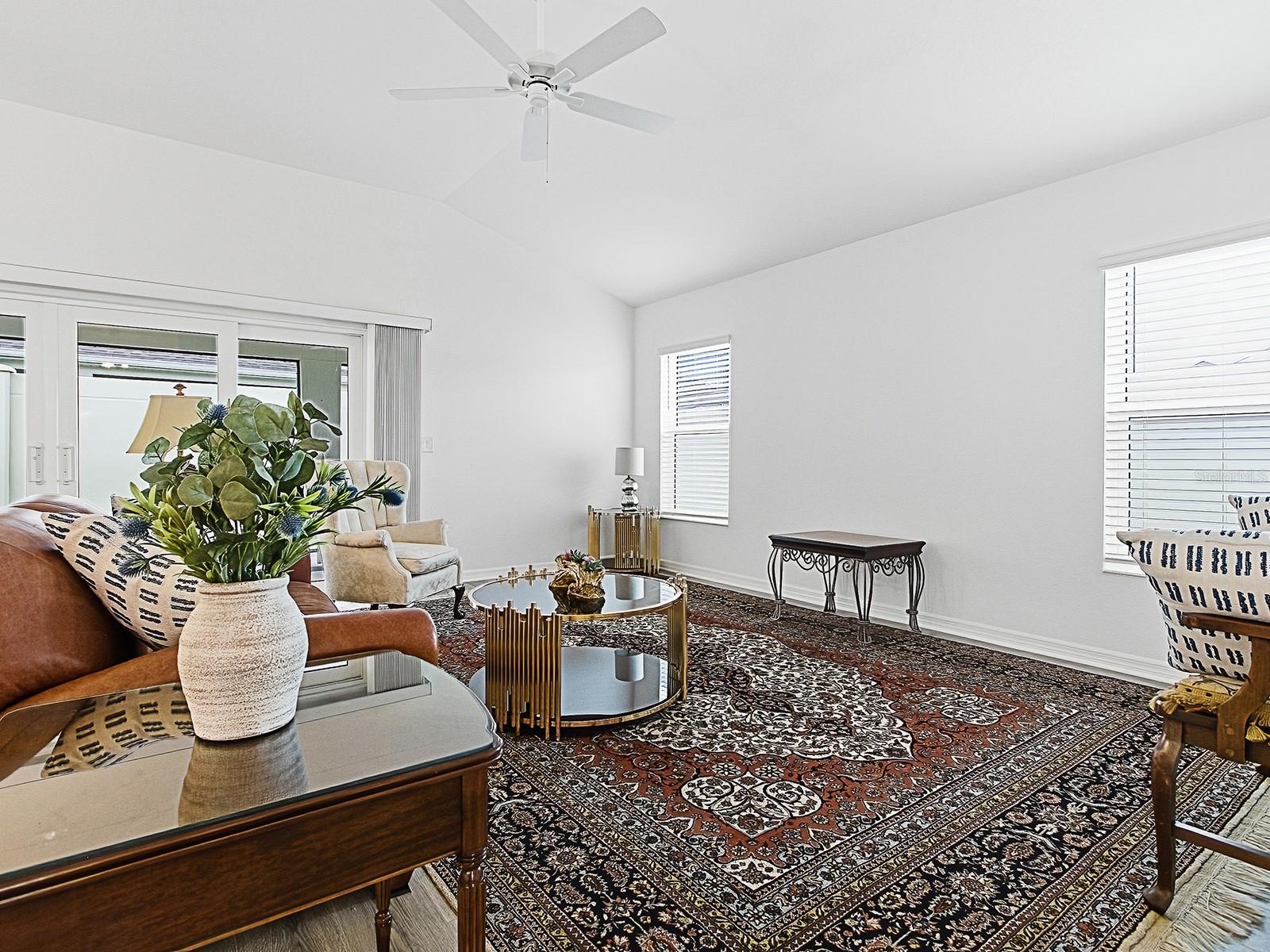 VILLAGES/SOUTHERN OAKS UN 246 - Residential