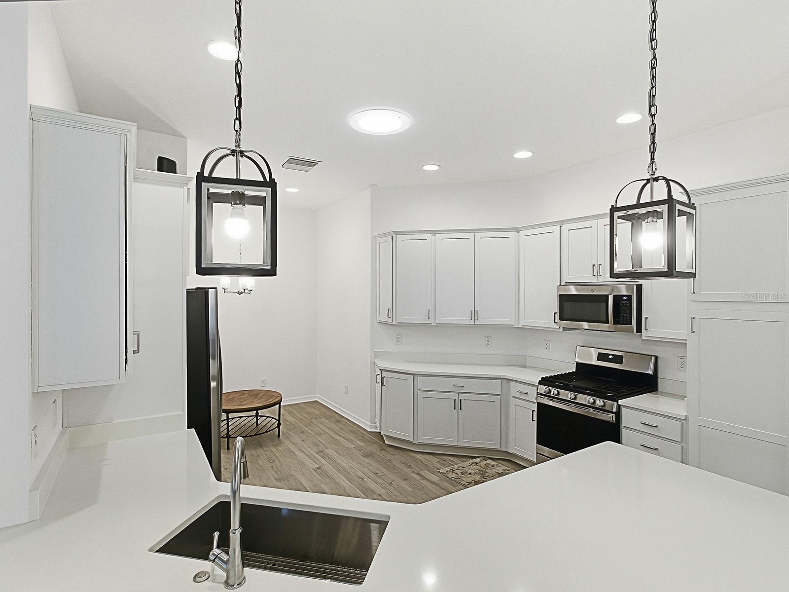 VILLAGES/SOUTHERN OAKS UN 246 - Residential