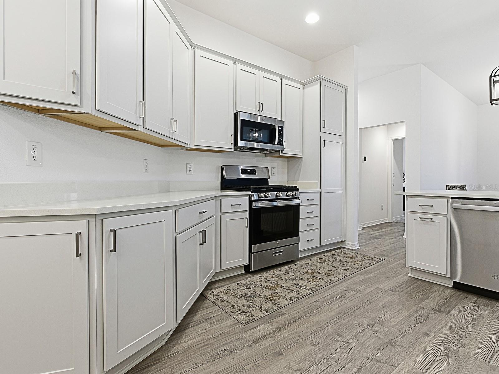 VILLAGES/SOUTHERN OAKS UN 246 - Residential