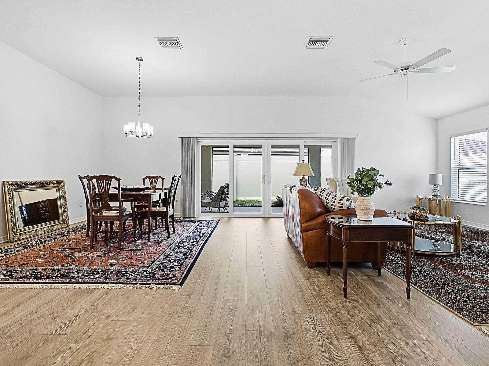 VILLAGES/SOUTHERN OAKS UN 246 - Residential