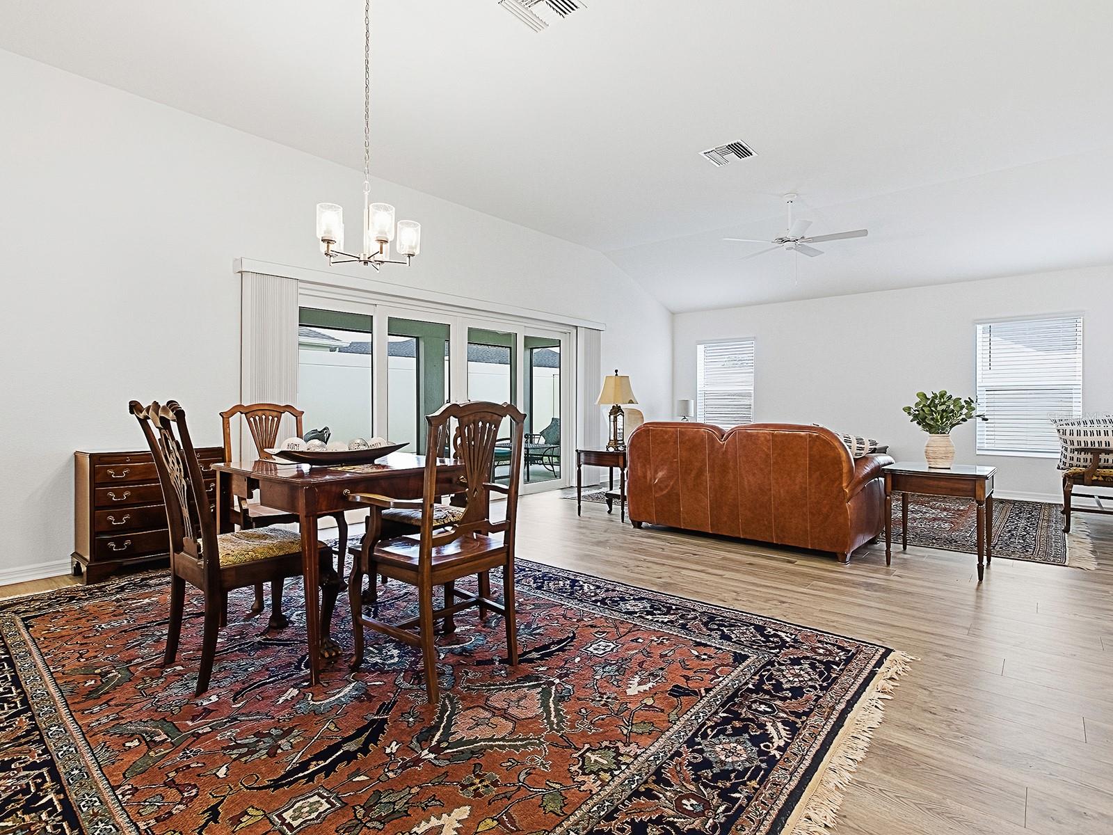 VILLAGES/SOUTHERN OAKS UN 246 - Residential