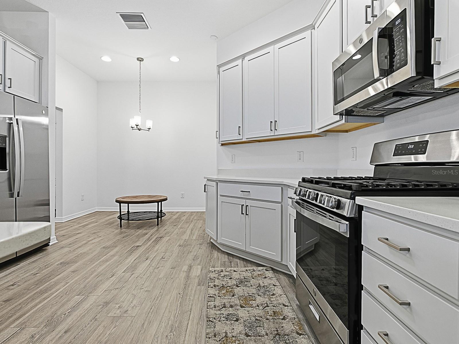 VILLAGES/SOUTHERN OAKS UN 246 - Residential