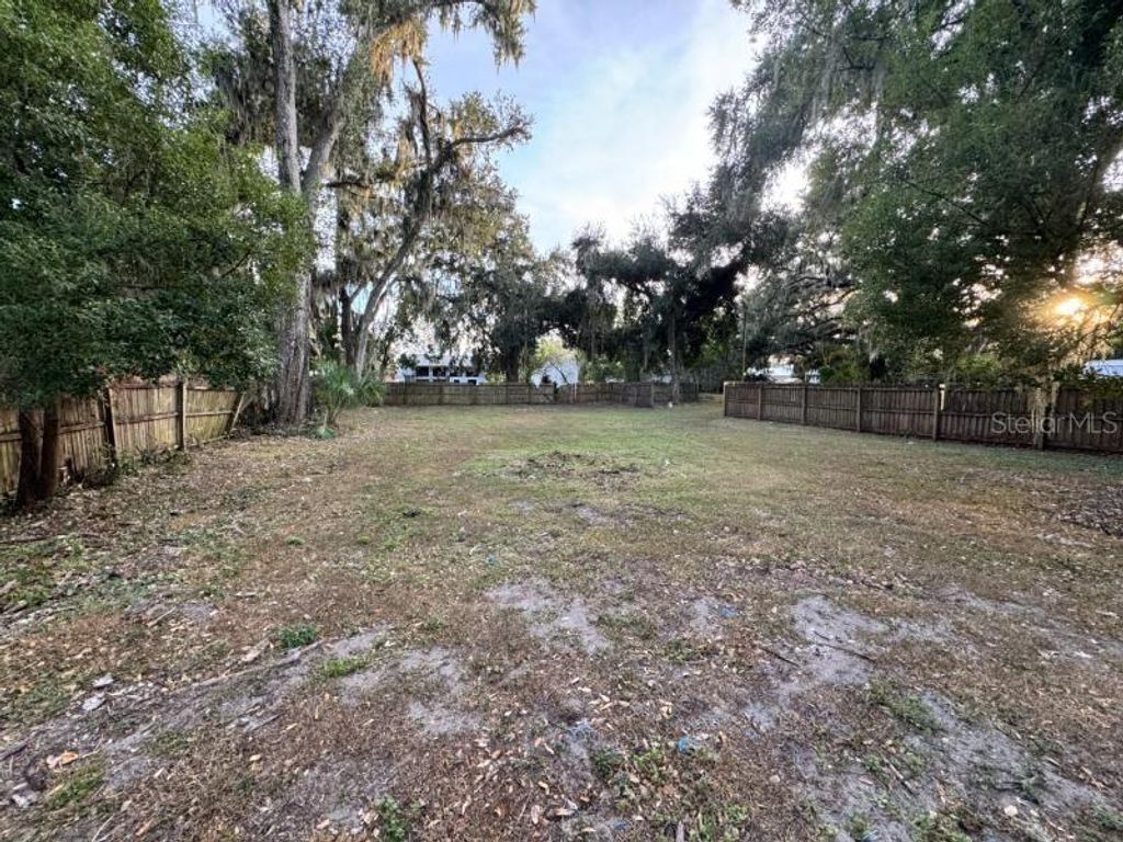 Photo of 901 W Reynolds Street, Plant City, FL 33563 (MLS # O6361233)