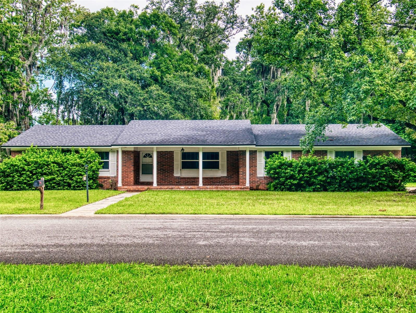 609 CLAIRE LANE